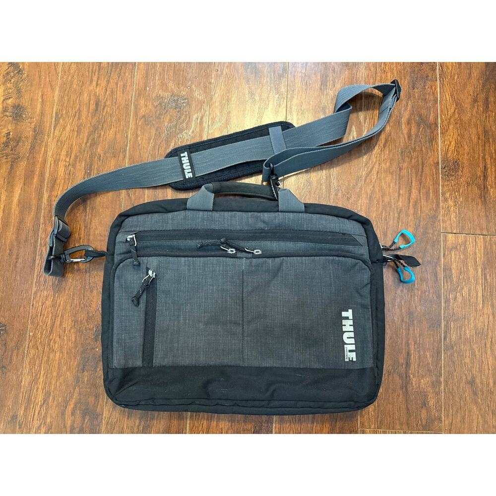 Thule Sweden Straven 13 Inch Laptop Macbook Deluxe Bag Gray & Black